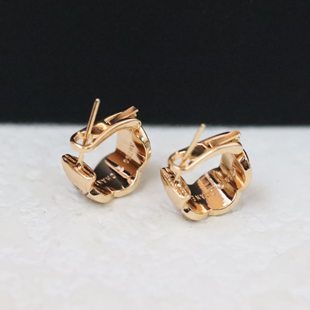 Ch**el EXTRAIT DE CAM??LIA EARRINGS