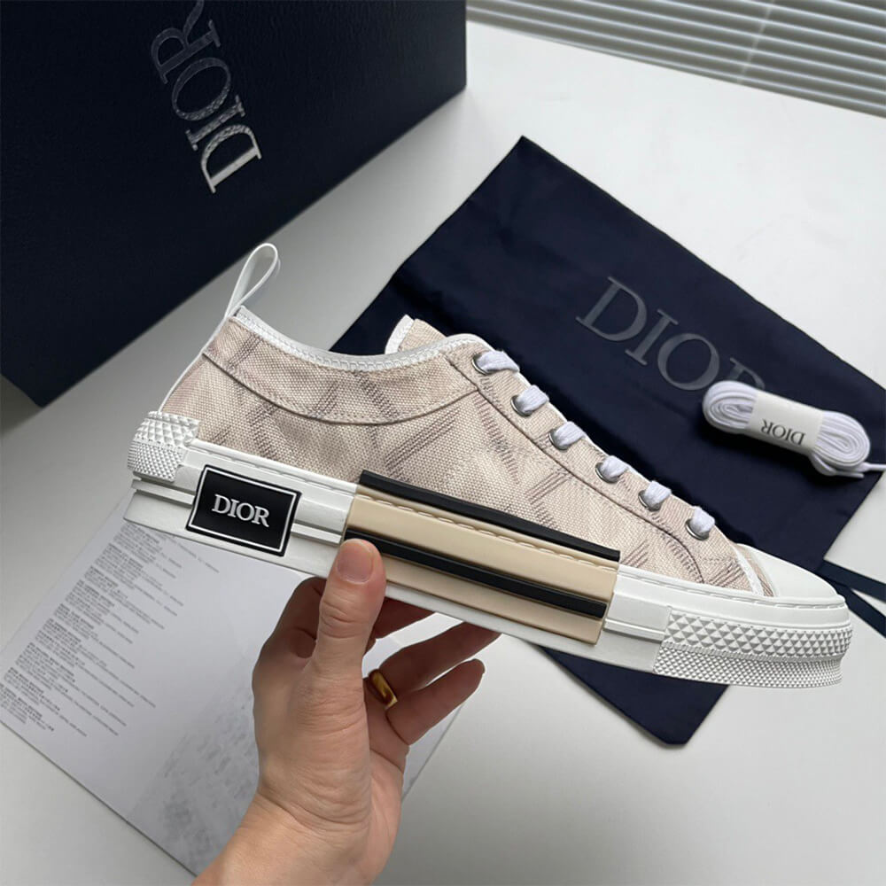 B23 LOW-TOP SNEAKER