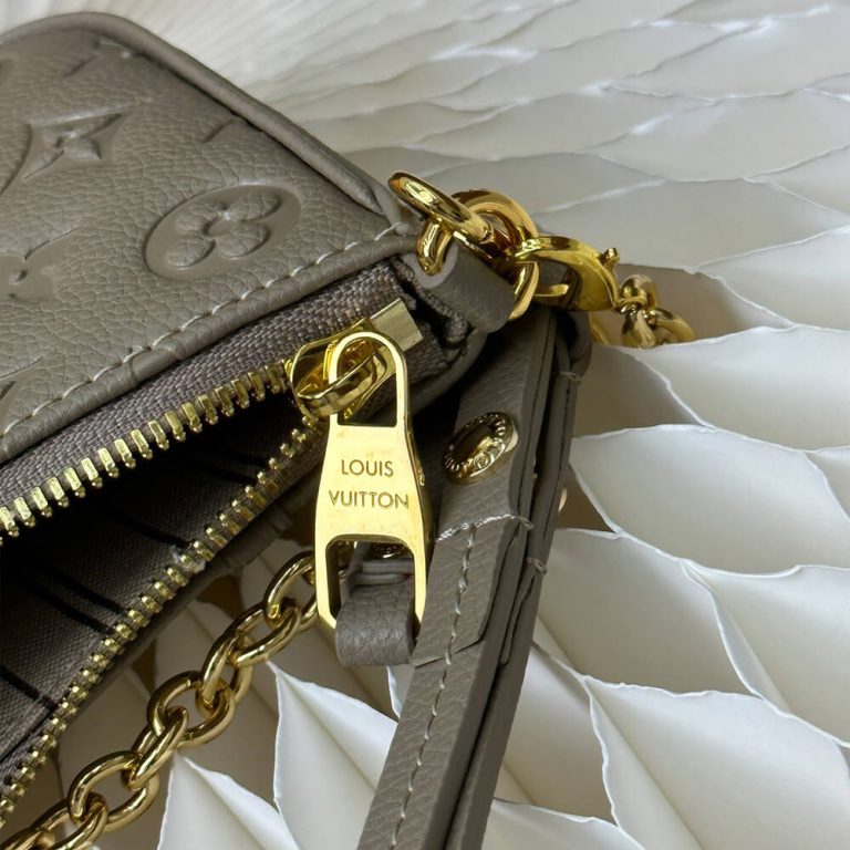 LV Easy Pouch On Strap