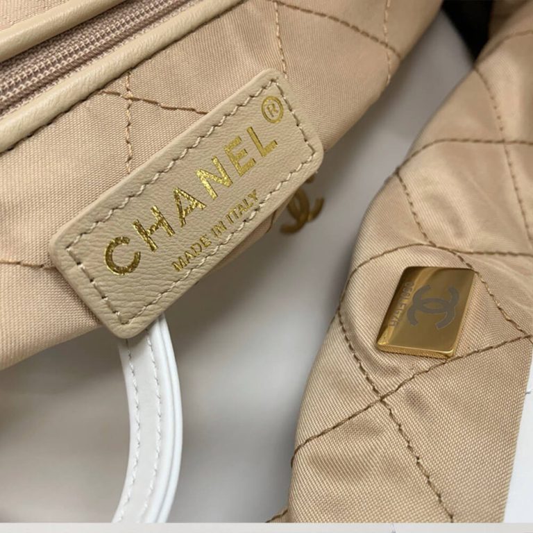 Ch**el 22 SMALL HANDBAG