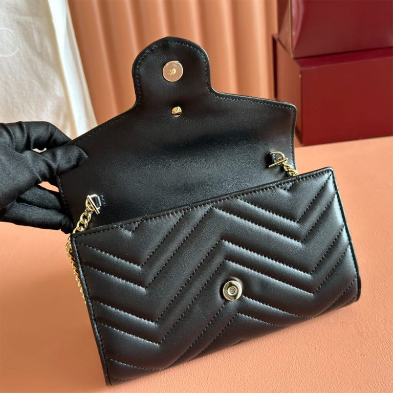 GG Marmont wallet on chain