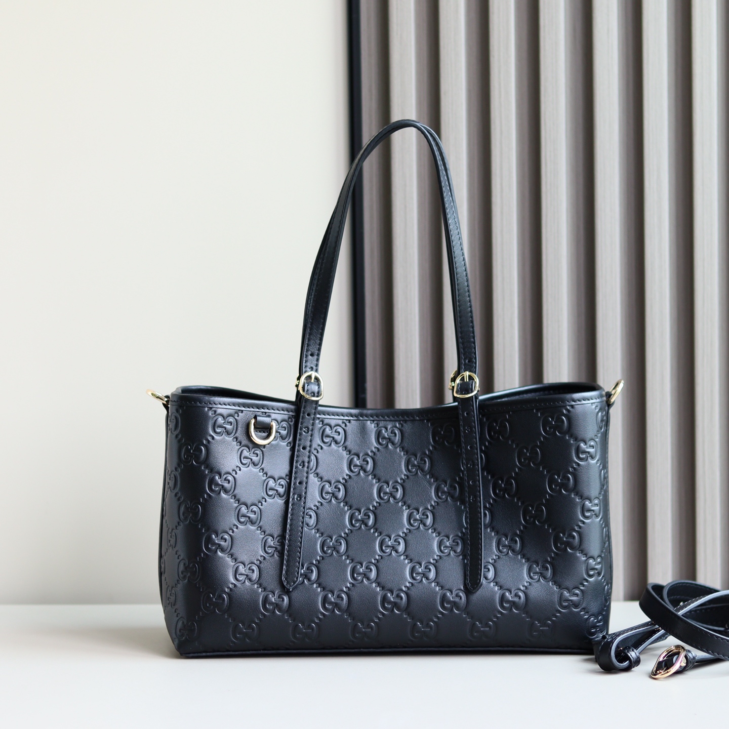 GG Emblem medium tote bag