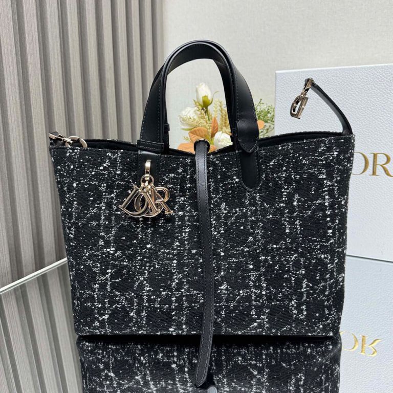 Medium D10r Toujours Bag