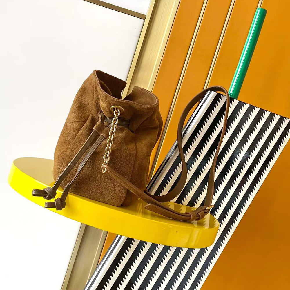 Y51 JAMIE shoulder pouch in lambskin